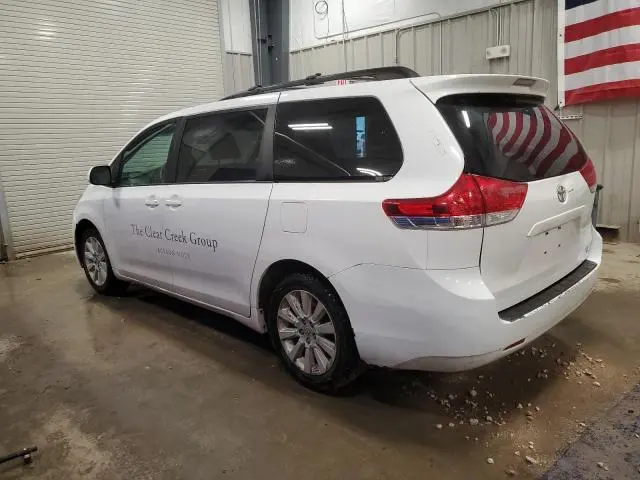 2013 TOYOTA SIENNA LE  