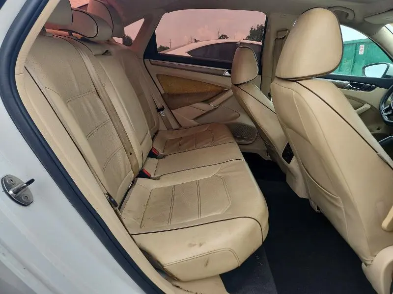 2018 VOLKSWAGEN PASSAT SE  