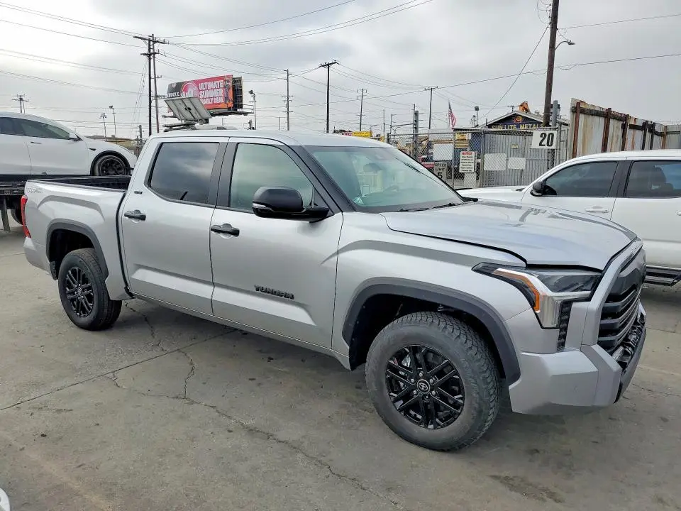 2026 TOYOTA TUNDRA SR5  