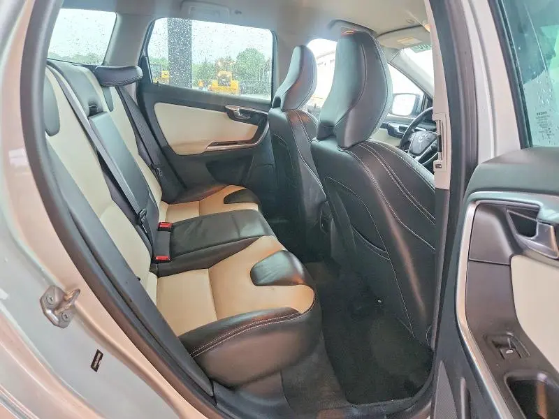 2017 VOLVO XC60 T5  