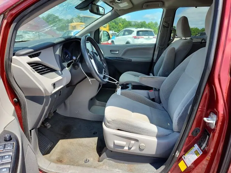 2020 TOYOTA SIENNA LE  