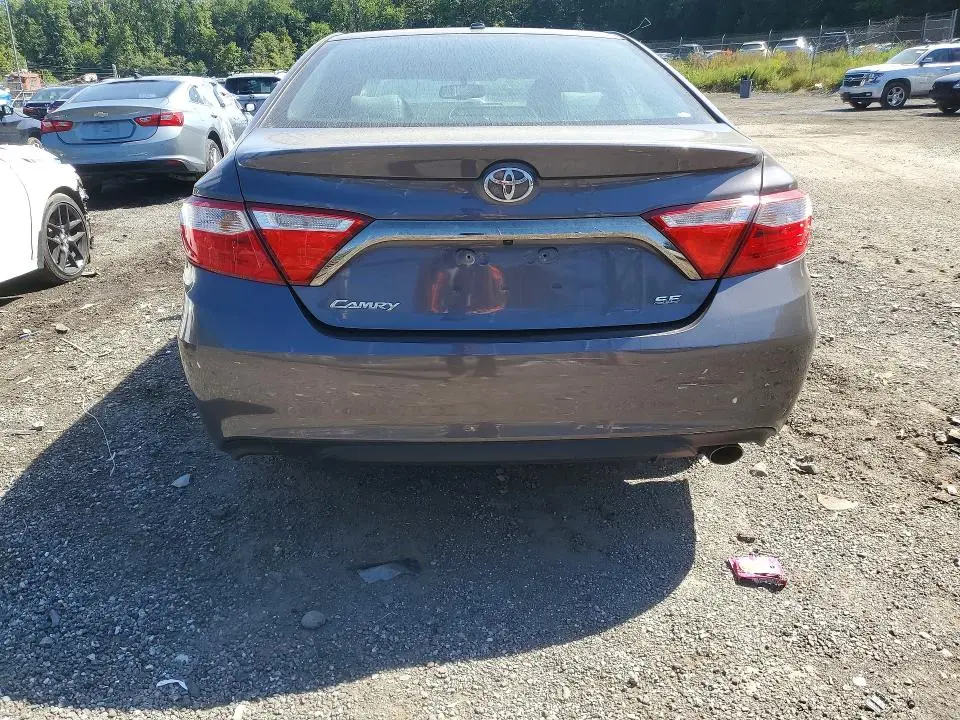 2016 TOYOTA CAMRY SE  