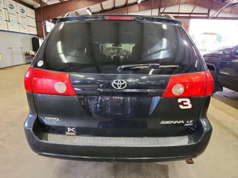 2010 TOYOTA SIENNA LE  