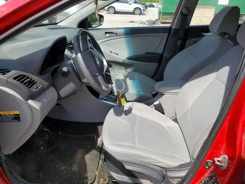 2012 HYUNDAI ACCENT SE  