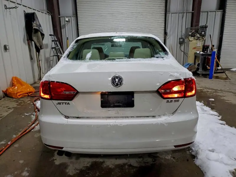 2013 VOLKSWAGEN JETTA SE  