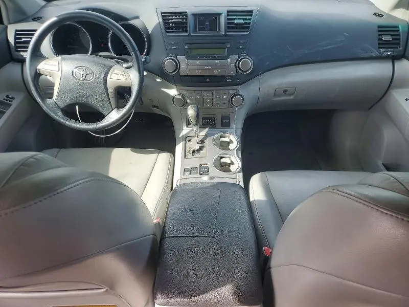 2010 TOYOTA HIGHLANDER SE  