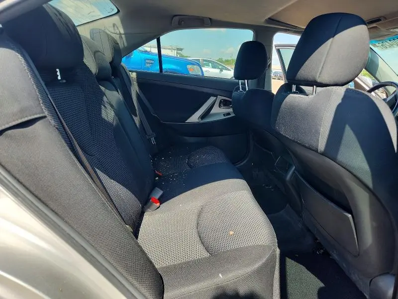 2011 TOYOTA CAMRY SE  