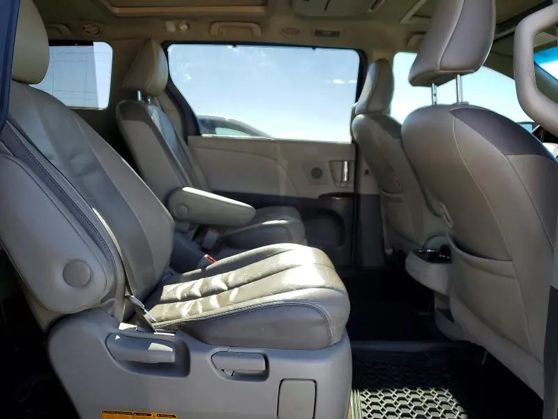 2012 TOYOTA SIENNA XLE  