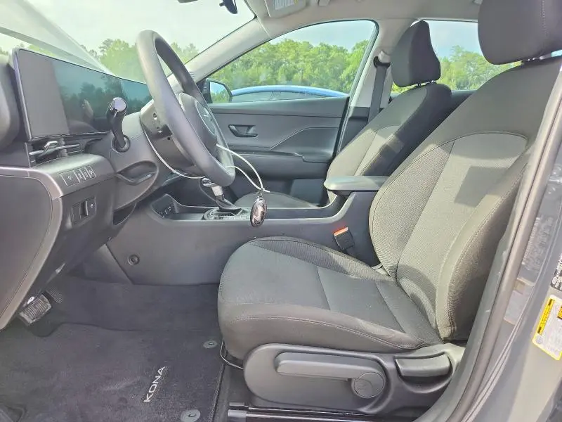 2025 HYUNDAI KONA SE  