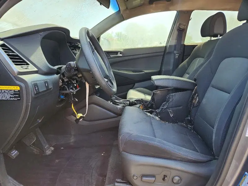 2017 HYUNDAI TUCSON SE  
