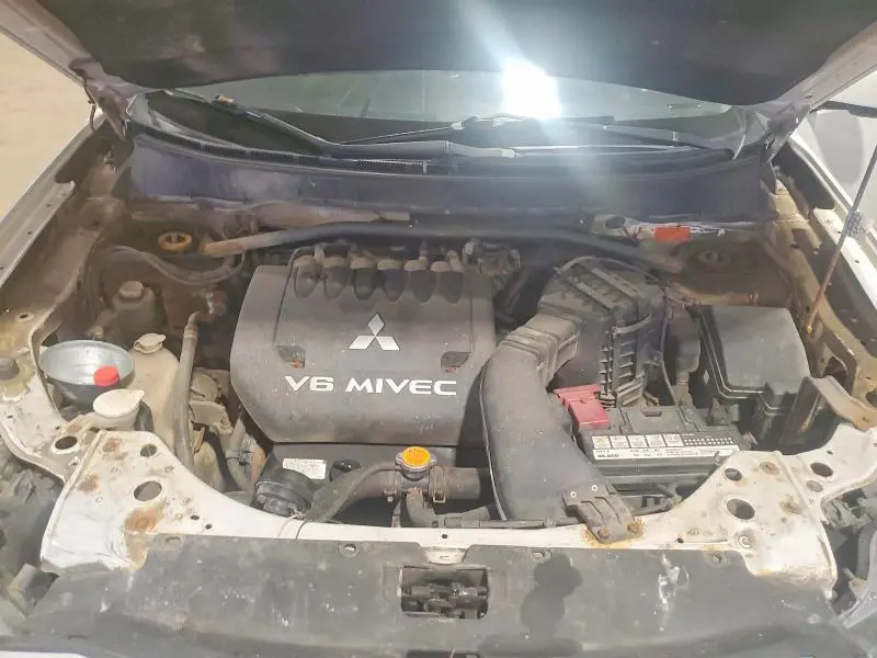 2011 MITSUBISHI OUTLANDER SE  