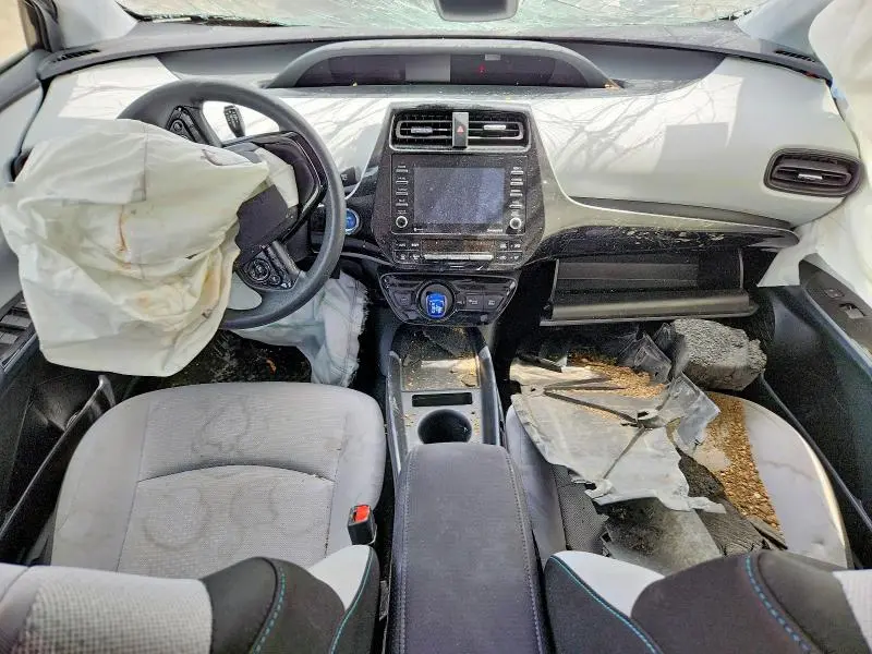 2022 TOYOTA PRIUS LE  