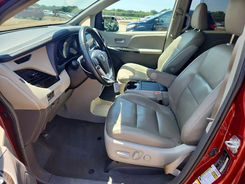 2019 TOYOTA SIENNA XLE 8-PASSENGER  