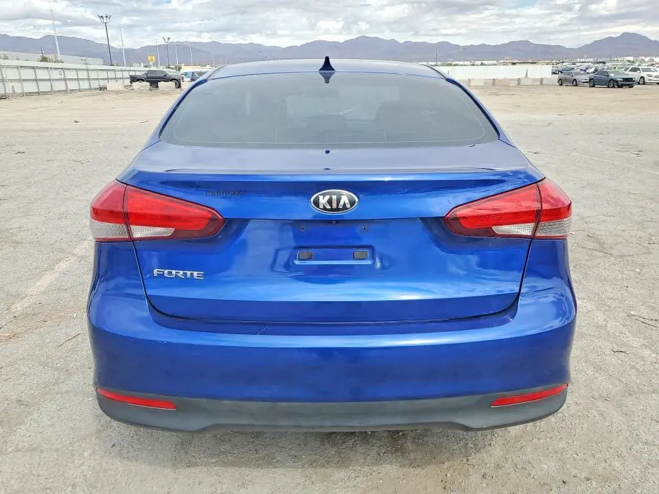 2017 KIA FORTE LX  