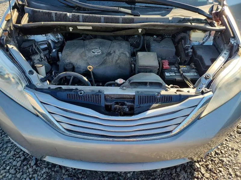 2017 TOYOTA SIENNA LE 8-PASSENGER  