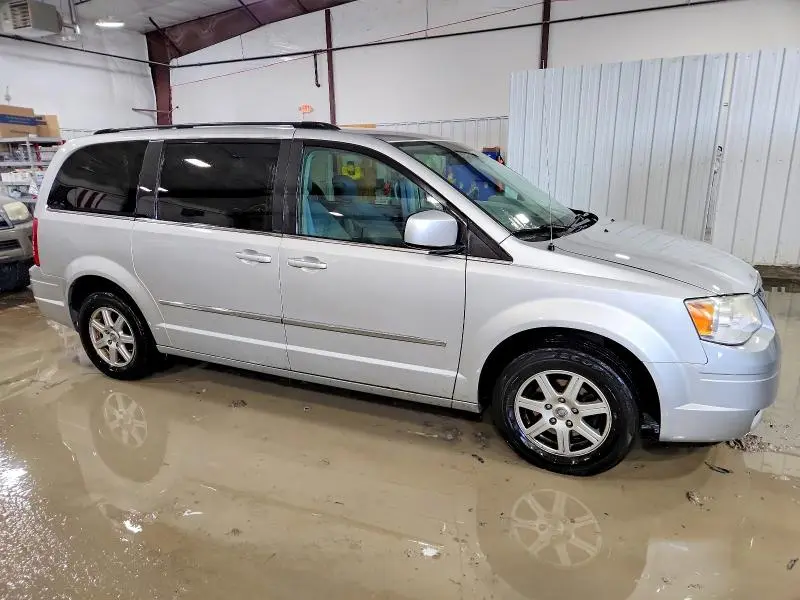 2010 CHRYSLER TOWN & COUNTRY TOURING  
