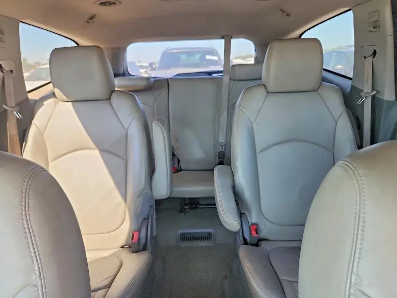 2011 CHEVROLET TRAVERSE LT  
