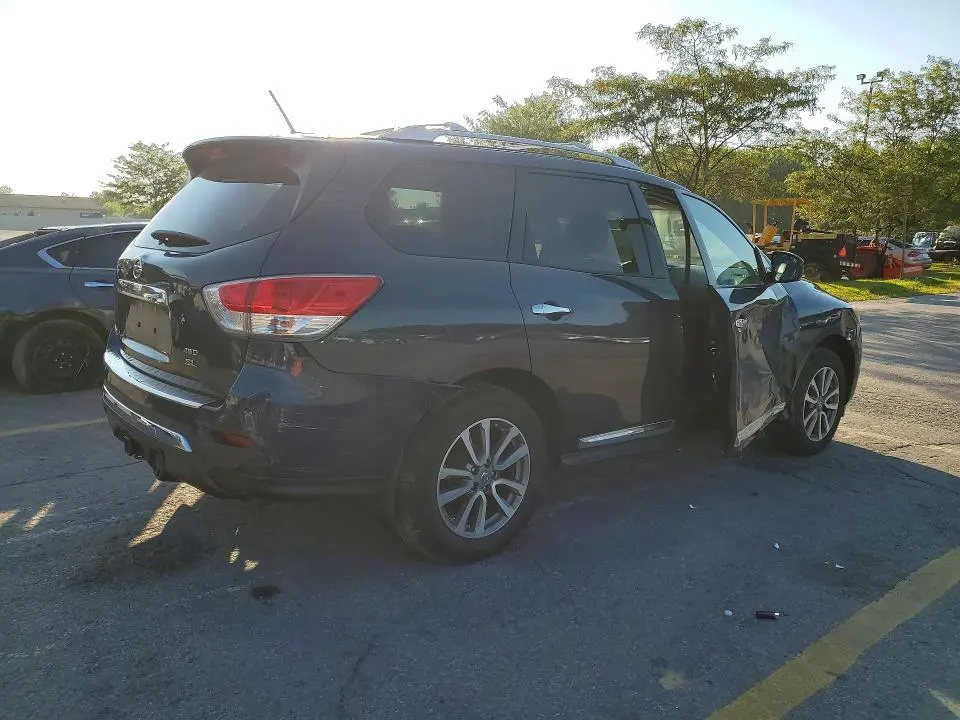 2016 NISSAN PATHFINDER SL  