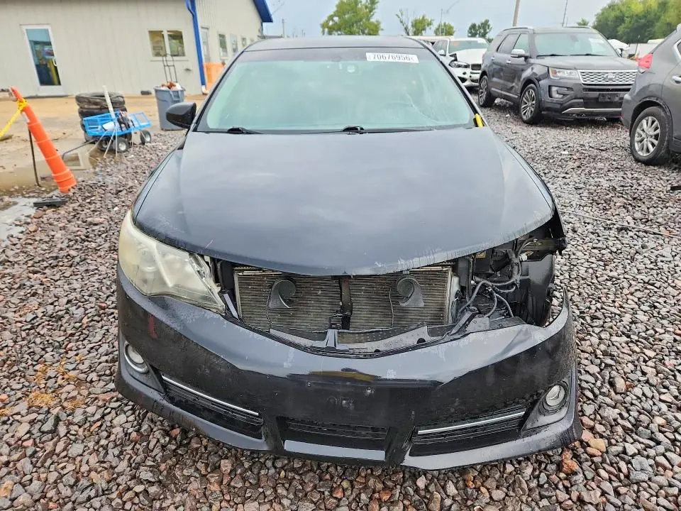 2014 TOYOTA CAMRY SE  