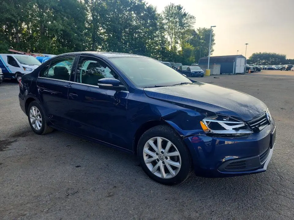 2013 VOLKSWAGEN JETTA SE  
