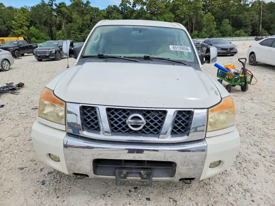 2011 NISSAN TITAN SV  
