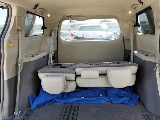 2012 TOYOTA SIENNA XLE  