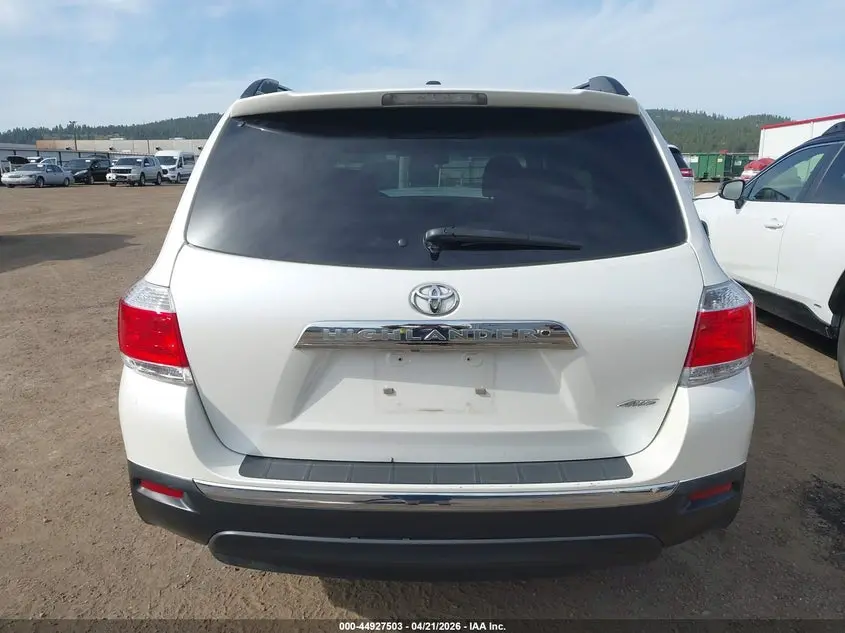 2013 TOYOTA HIGHLANDER SE V6