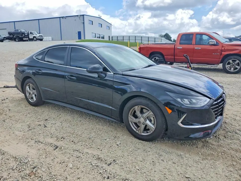 2022 HYUNDAI SONATA SE  