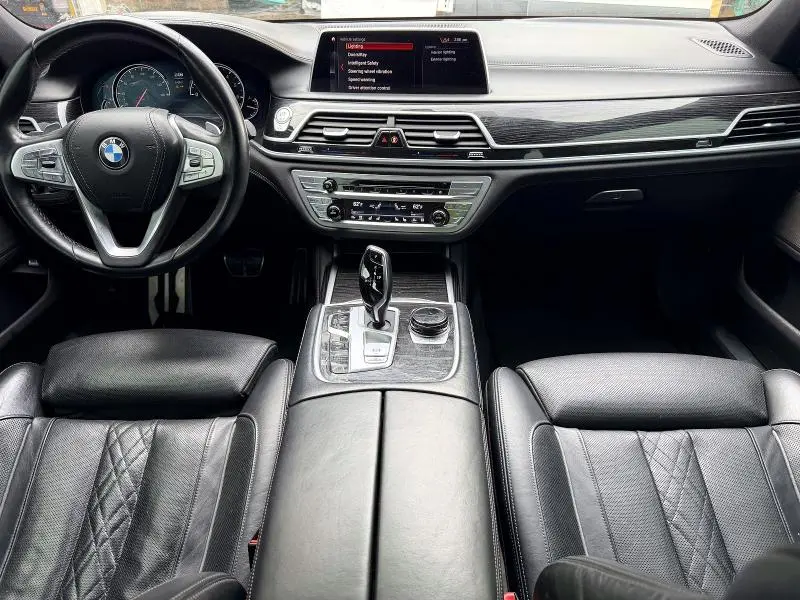 2019 BMW 750 XI  