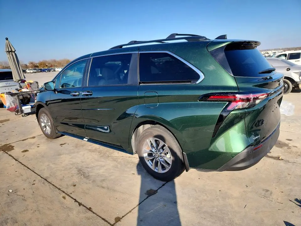 2025 TOYOTA SIENNA   