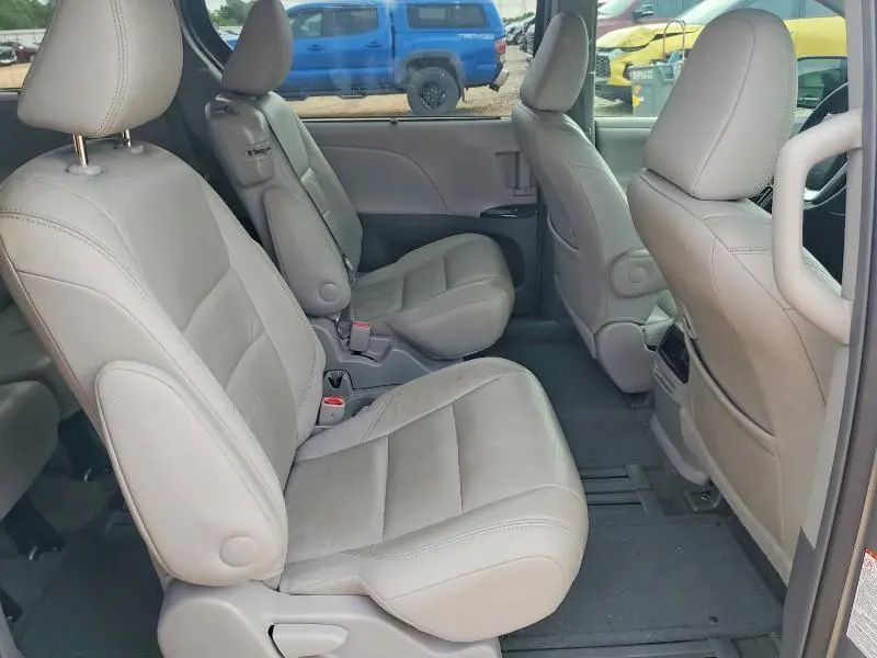 2015 TOYOTA SIENNA XLE 8-PASSENGER  