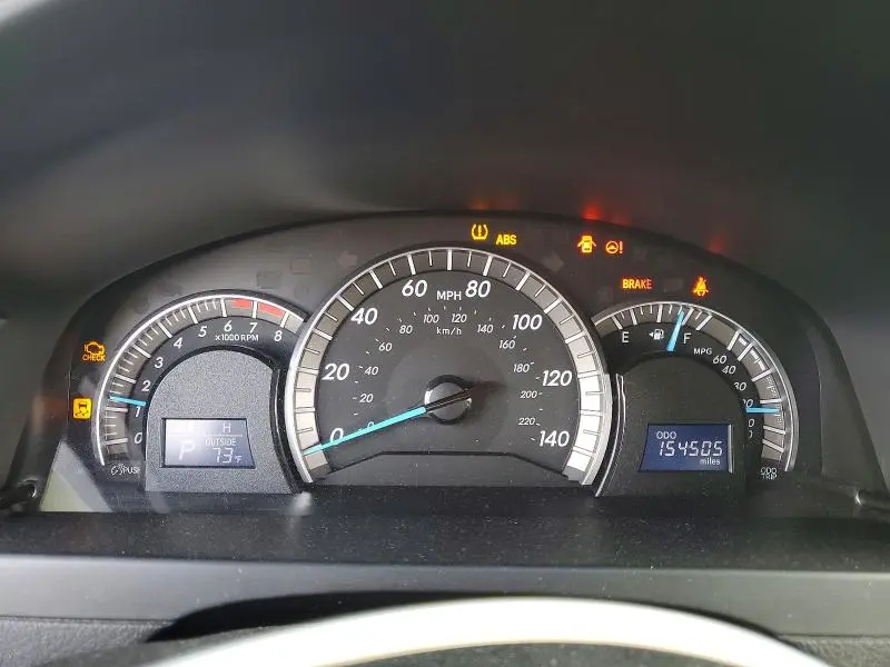 2013 TOYOTA CAMRY SE  