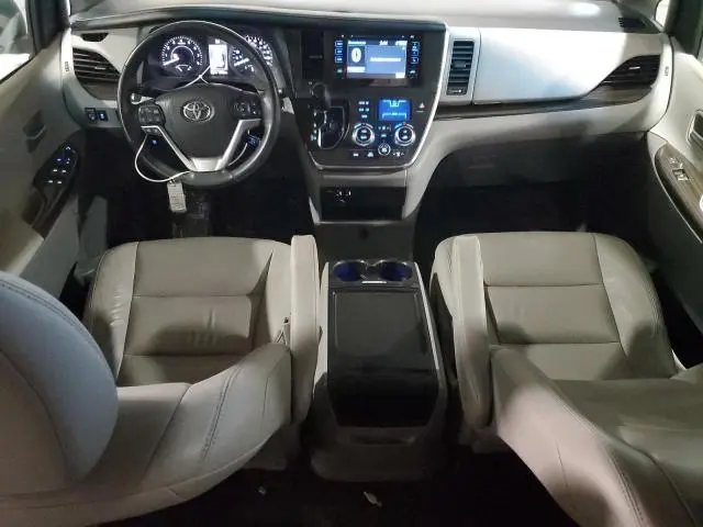 2017 TOYOTA SIENNA XLE  