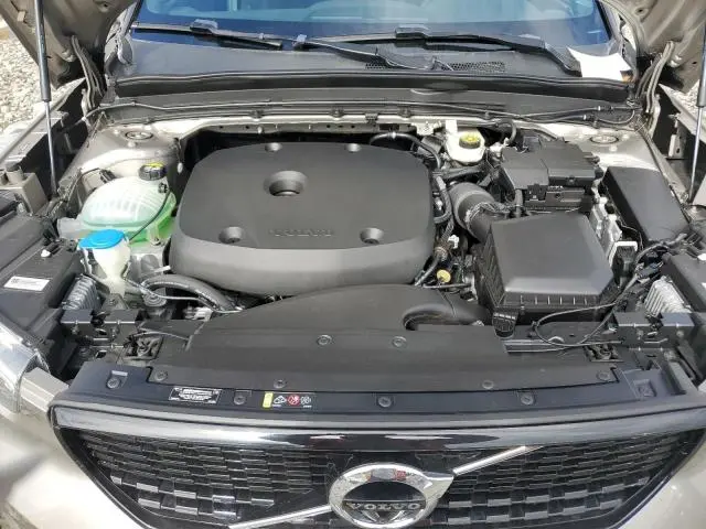 2022 VOLVO XC40 T5 R-DESIGN  