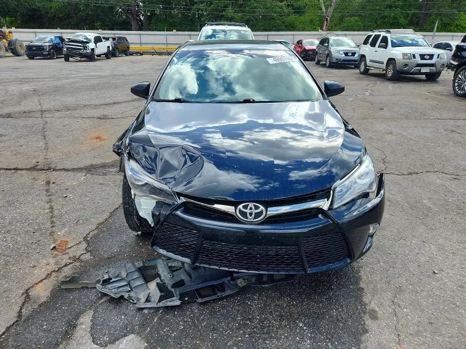 2016 TOYOTA CAMRY SE  