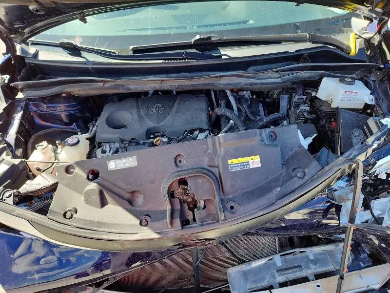 2021 TOYOTA SIENNA XLE  