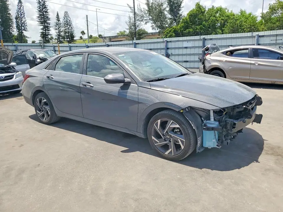 2025 HYUNDAI ELANTRA SEL  