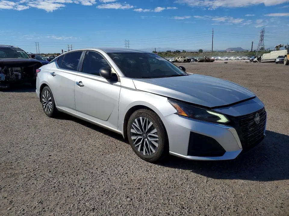 2024 NISSAN ALTIMA SV  