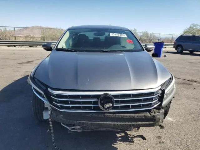 2017 VOLKSWAGEN PASSAT SE  