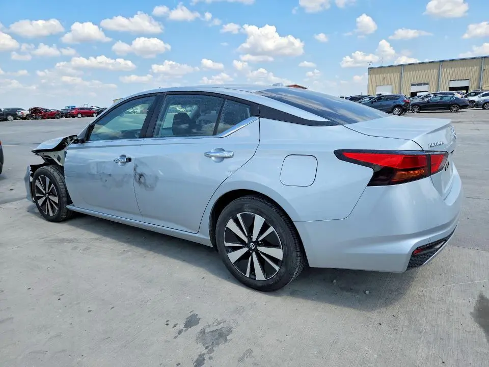 2022 NISSAN ALTIMA SV  