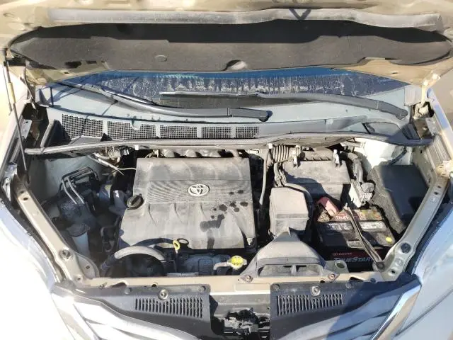 2011 TOYOTA SIENNA XLE
