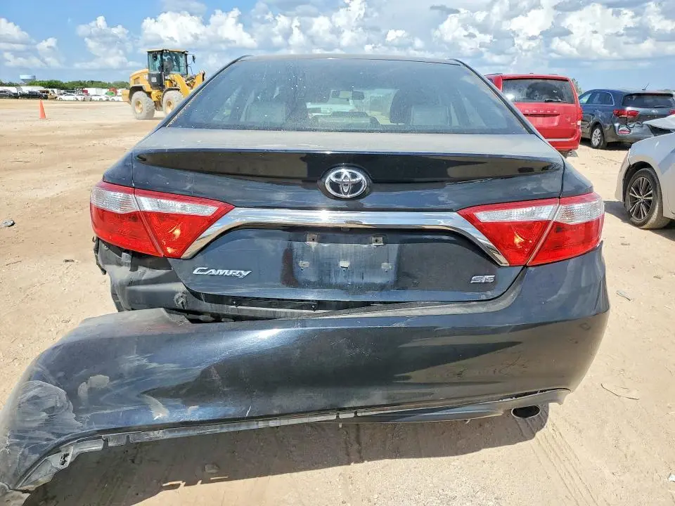 2017 TOYOTA CAMRY SE  