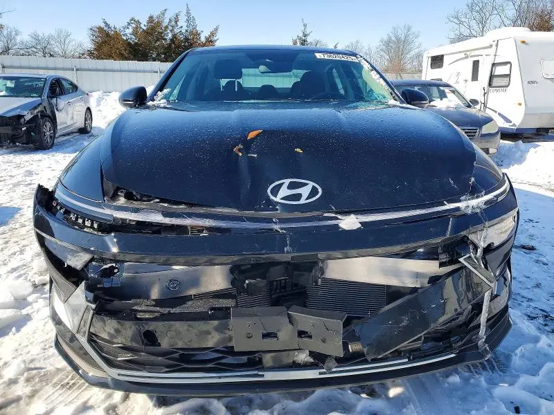 2025 HYUNDAI SONATA SE  