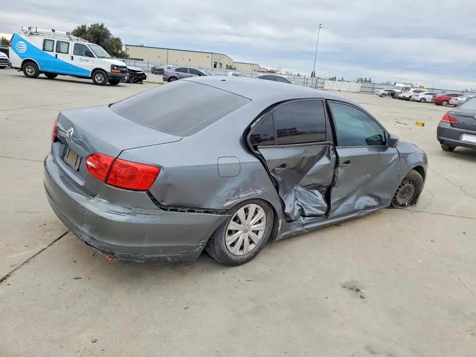 2013 VOLKSWAGEN JETTA BASE  