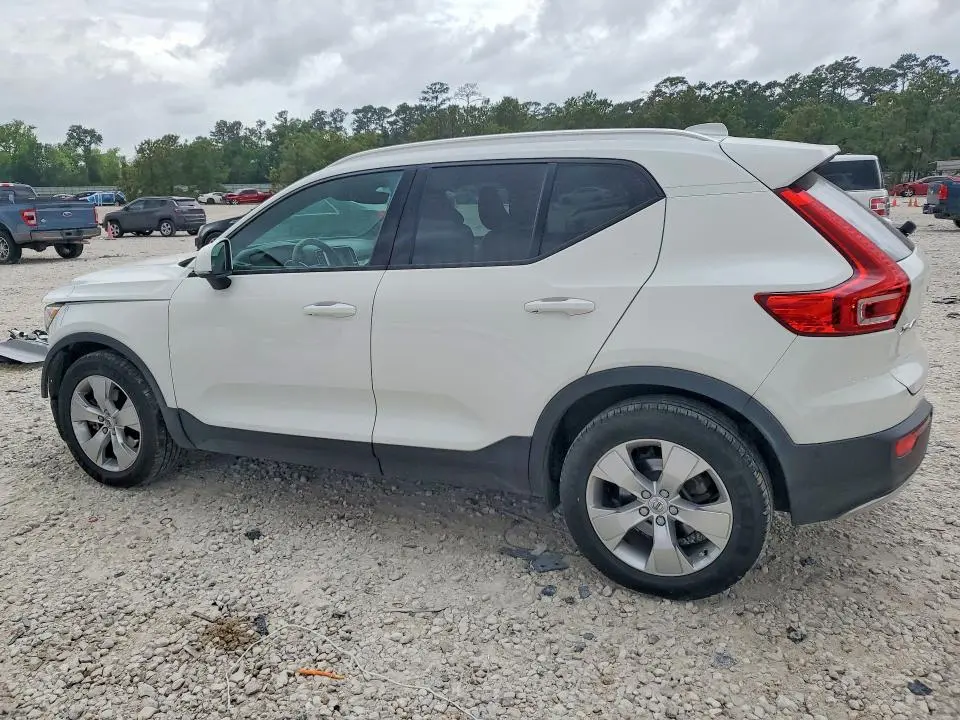 2019 VOLVO XC40 T5 MOMENTUM  
