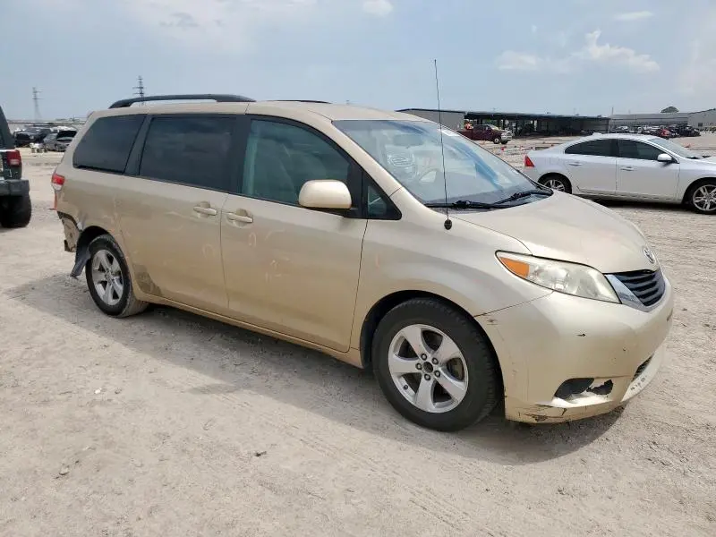 2011 TOYOTA SIENNA LE