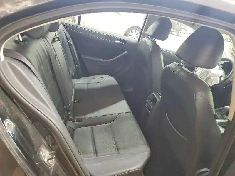 2011 VOLKSWAGEN JETTA SE  