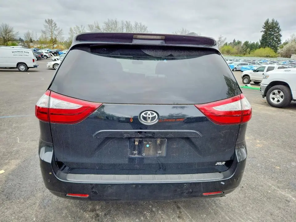 2017 TOYOTA SIENNA XLE 8-PASSENGER  