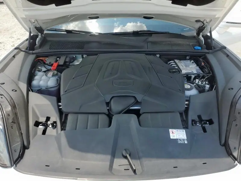 2024 PORSCHE CAYENNE E-HYBRID  