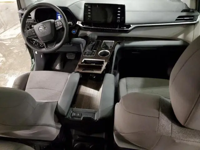 2024 TOYOTA SIENNA LE  